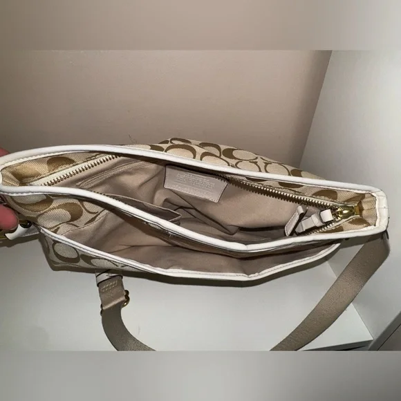 COACH Signature Stripe Crossbody Purse White Cream Beige No.D1432-F28502 - Picture 4 of 7